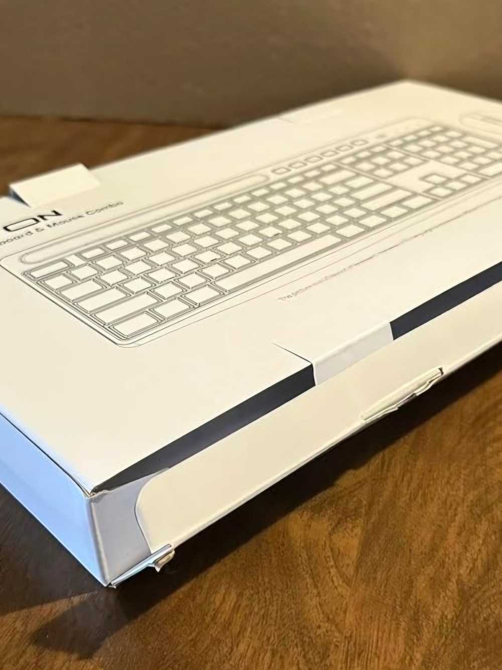 Wireless Lavender Keyboard and Mouse Combo with Phone Stand - Picture 2 of 2